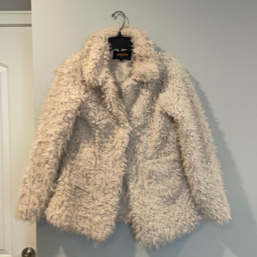 Women’s size small fluffy white coat